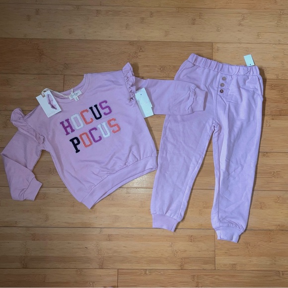 NWT Girls Size 4T Hocus Pocus Halloween Outfit - Crewneck Top Shirt & Joggers - Picture 1 of 2